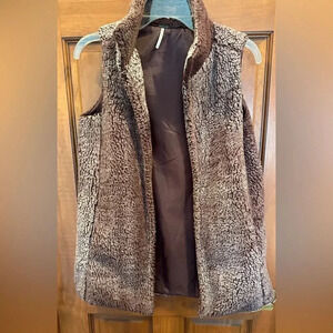 Poof! Women's Medium Maroon Faux Fur vest